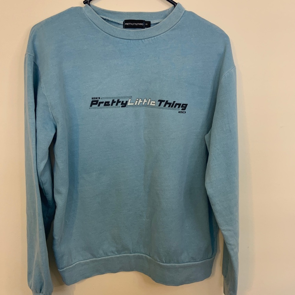 PrettyLittleThing Sweatshirt Womens XS Blue Excellent Graphic Logo Pullover